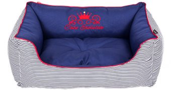 Pelech Cazo Exclusive kolekcia Royal Navy blue, je pelech pre odvážnych milovníkov domácich maznáčikov, zároveň spĺňa všetky náročné kritéria potrebné pre pohodlie vášho domáceho maznáčika, ktorými sú kvalita, komfort, moderný dizajn, originalita a jednoduchosť v údržbe.