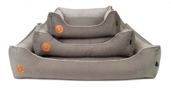 Pelech pre psa Lauren CEZAR S-M a XL šedý-3 veľkosť XL: 100cm x 80cm pre psov veľkosti Labrador, Zlatý retriever, Nemecký ovčiak, Aljašský Husky, Aljašský Malamut, Mastiff, Boxer ... veľkosť M:70cm x 60cm pre psov veľkosti Beagle, Border Collie, anglický buldok, kokeršpaniel, Pitbul teriér, jazvečík, francúzsky buldoček veľkosť S: 50 cm x 40 cm pre psíkov malých plemien, šteniatka, mačky Farebné prevedenia, veľkosti a označenia : fialová, ružová,čierna,hnedá,šedá,červená,zelená,modrá