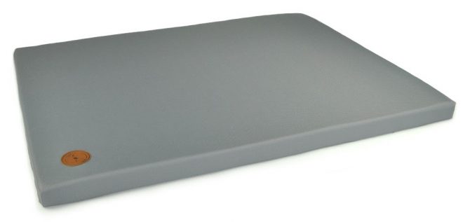 Matrac pre psa a mačku DEMI outdoor XL Použité materiály: - outdoor kolekcia, vhodná do vonkajšieho prostredia - vysoká odolnosť proti odieraniu - ne zachytáva srsť a chĺpky - odnímateľný poťah - zips na poťahu matraca - 5 cm polyuretánová pena - farebné prevedenie : šedá Dostupný rozmer matraca pre plemená psov: labrador, labradorský retriever, nemecký ovčiak, aljašský husky, aljašský malamut, mastif,boxer atď.. XL : 100cm x 80cm x 5 cm